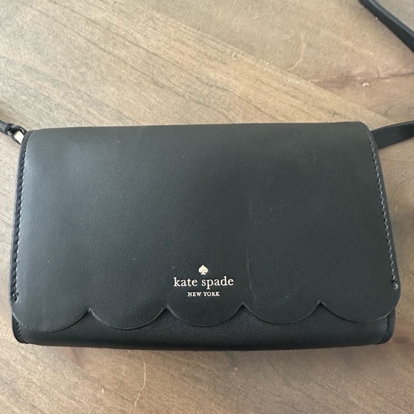 Black Kate Spade crossbody with removable strap - Picture 1 of 3